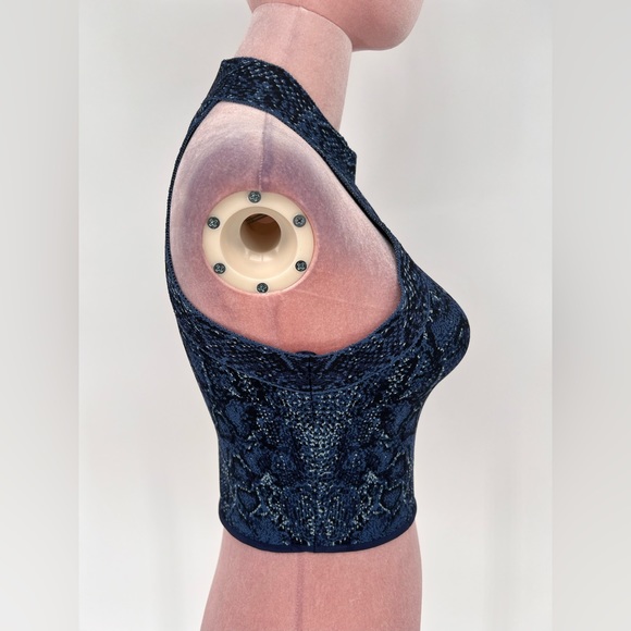 NWT BCBGMaxAzria Snake Skin Print Crop Top - Picture 7 of 12